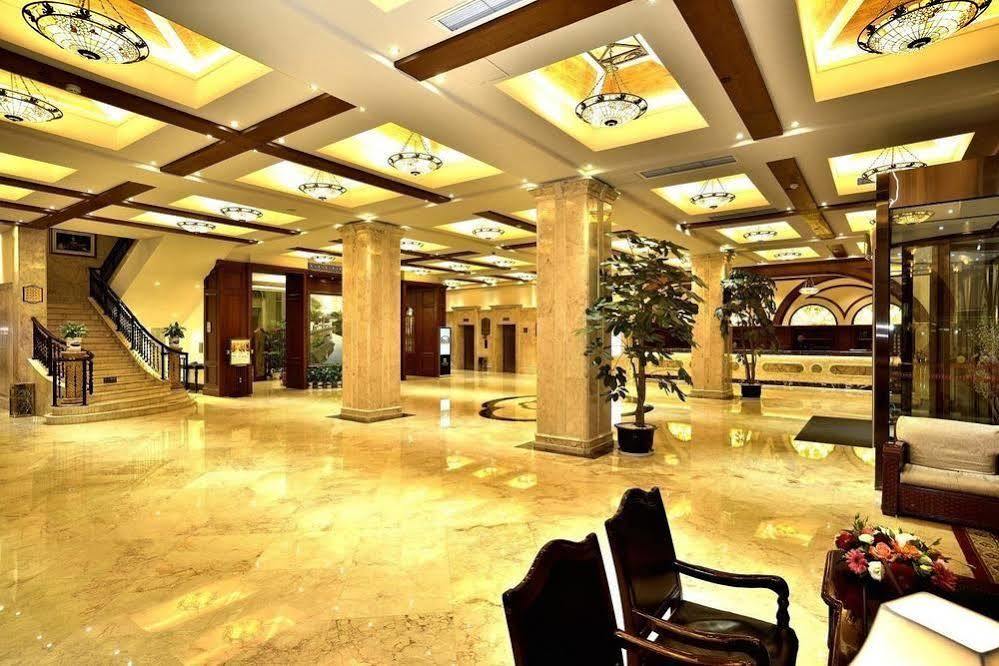 Picturesque Hotel Уси Екстериор снимка