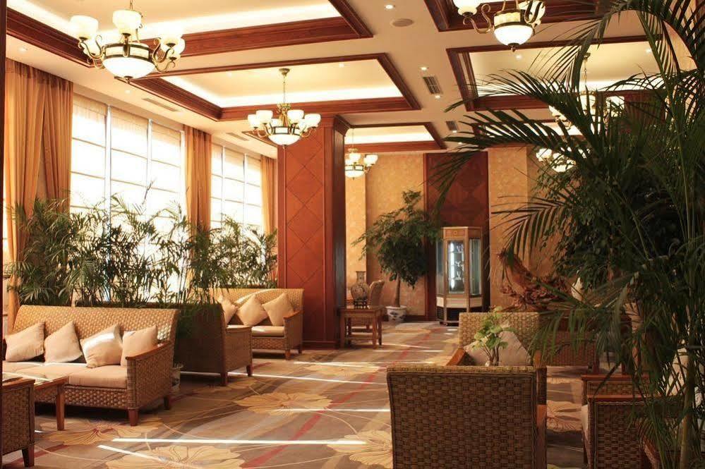 Picturesque Hotel Уси Екстериор снимка