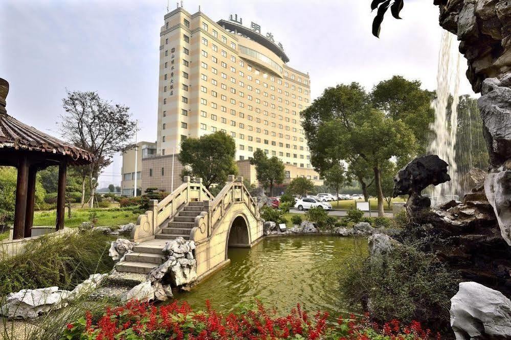 Picturesque Hotel Уси Екстериор снимка