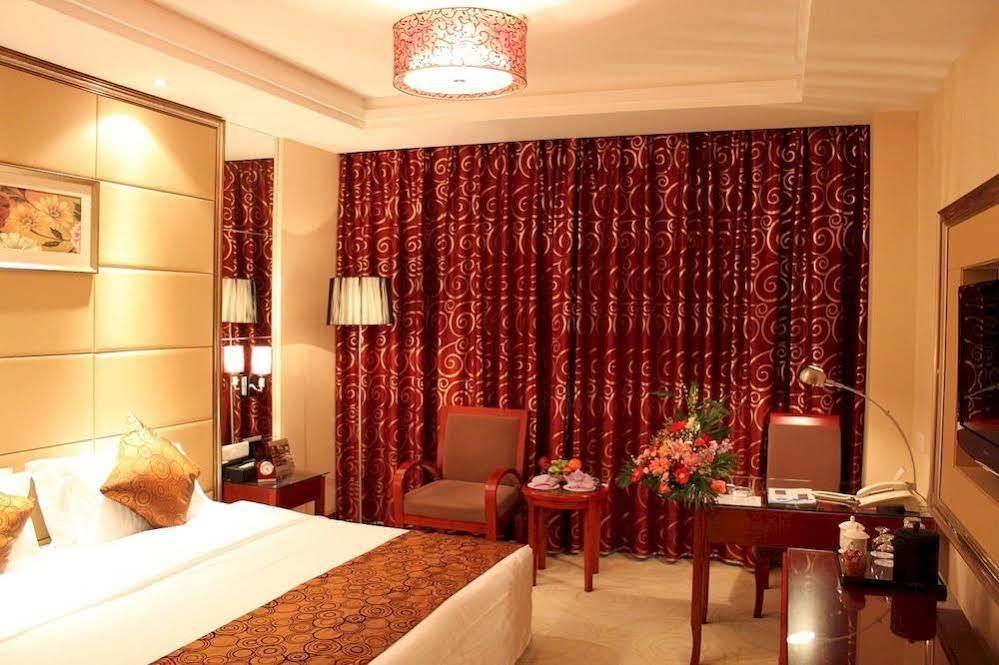 Picturesque Hotel Уси Екстериор снимка
