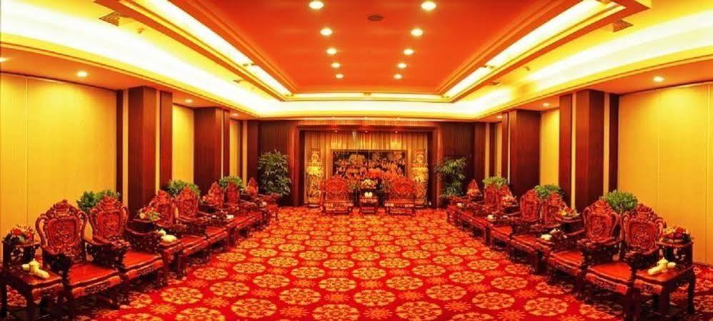 Picturesque Hotel Уси Екстериор снимка